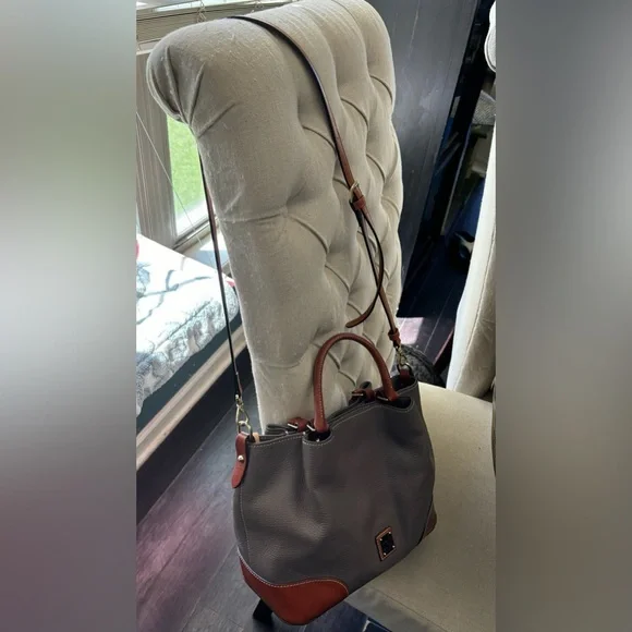 Dooney & Bourke Grey Grain Barlow - Picture 2 of 16